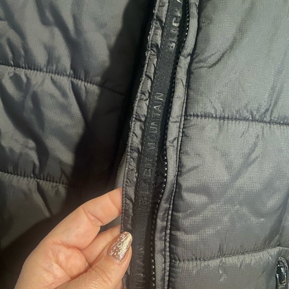 Women’s Summit Black Montain Puffer Vest - Picture 5 of 8